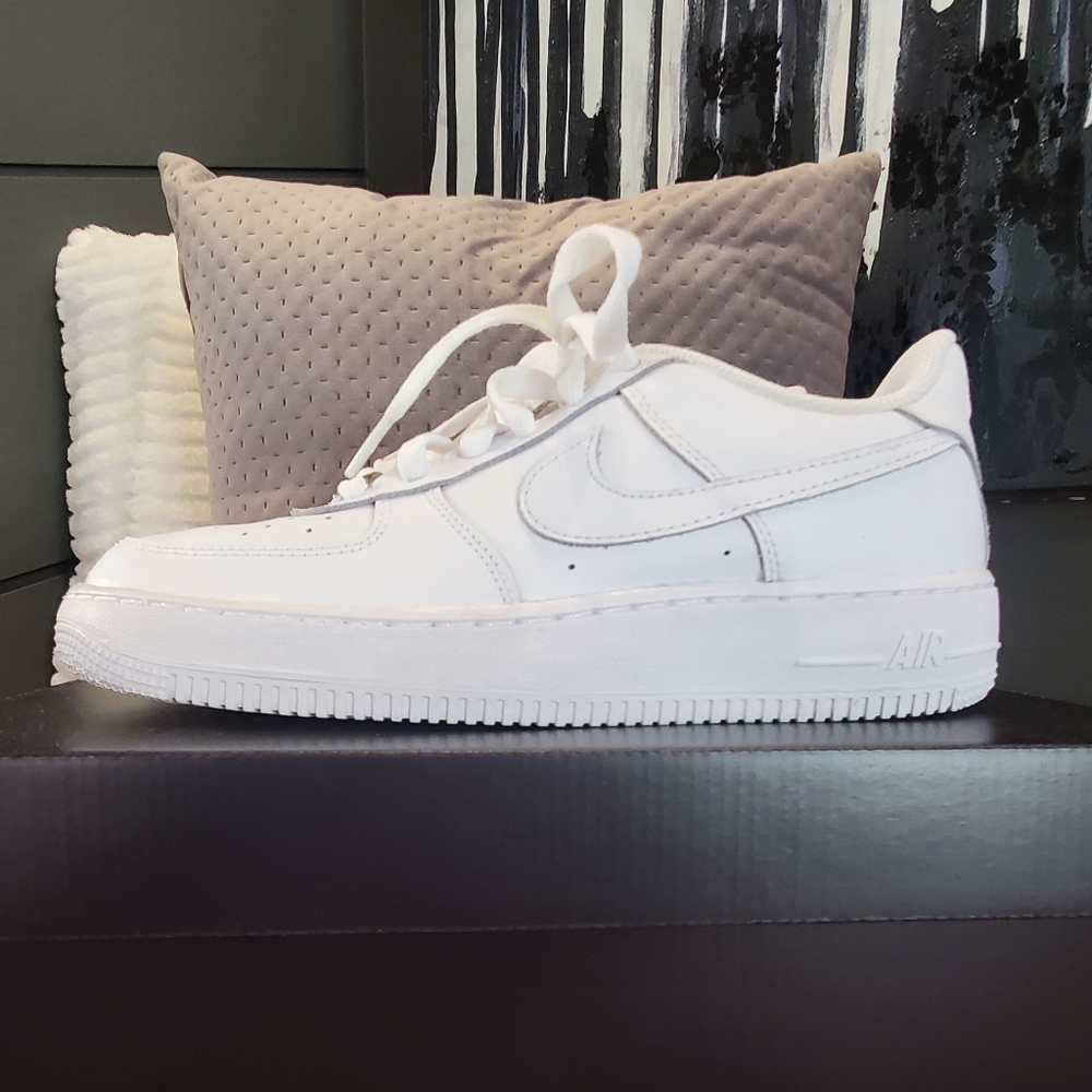 Nike Air Force 1s size 8 women's